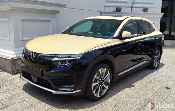 Ảnh xe VF8 Vinfast màu vàng